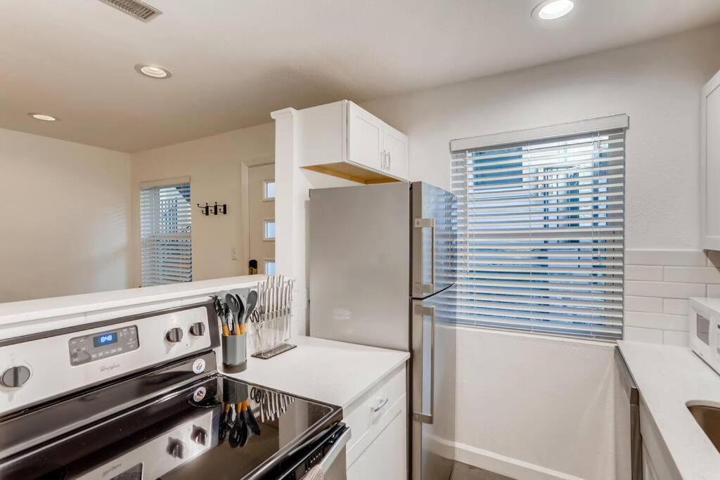 Modern Designer Condo Close To Downtown Austin! Exterior photo